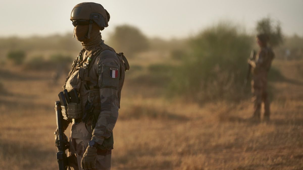 Třináct francouzských vojáků zemřelo na misi v Mali